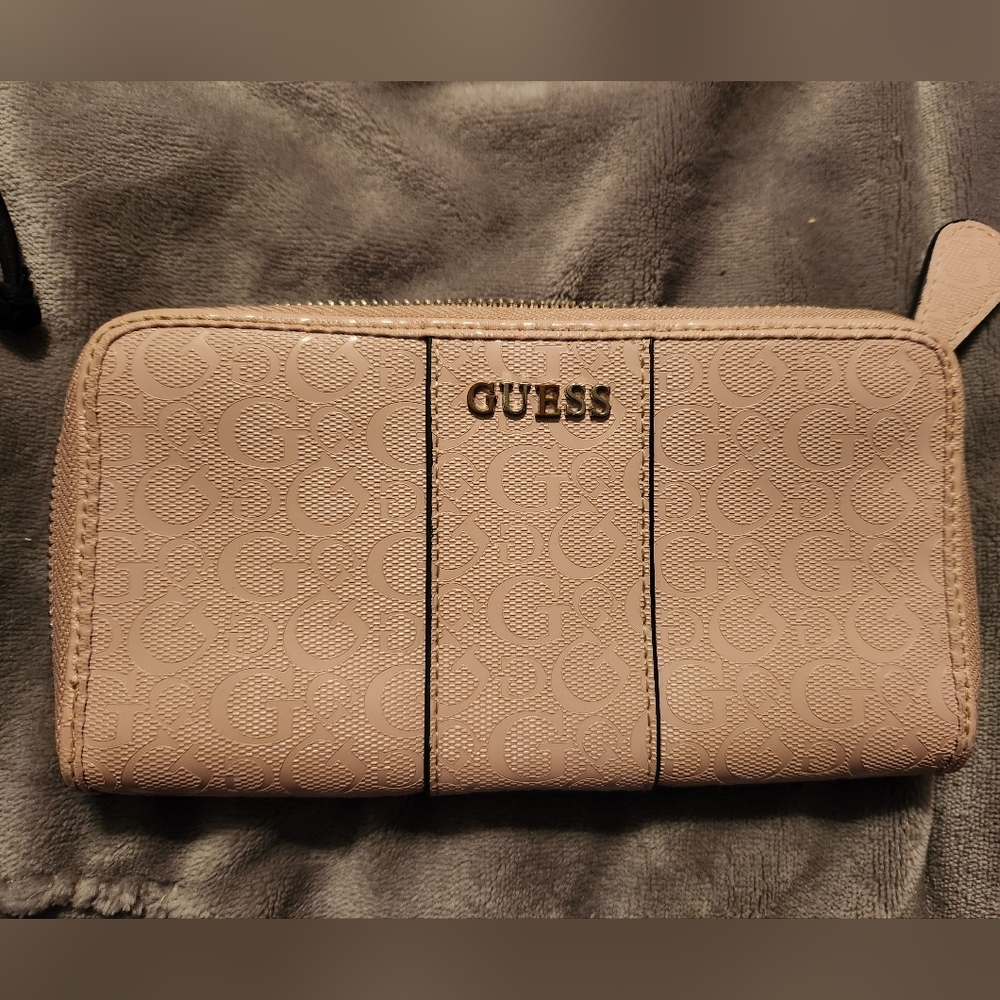 Guess wallet - Picture 1 of 4